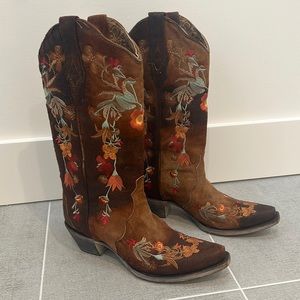 Corral cowboy boots, minimal wear